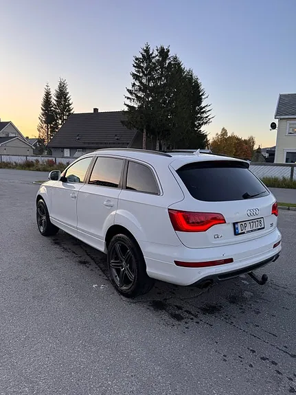 Audi Q7 2011 photo 2