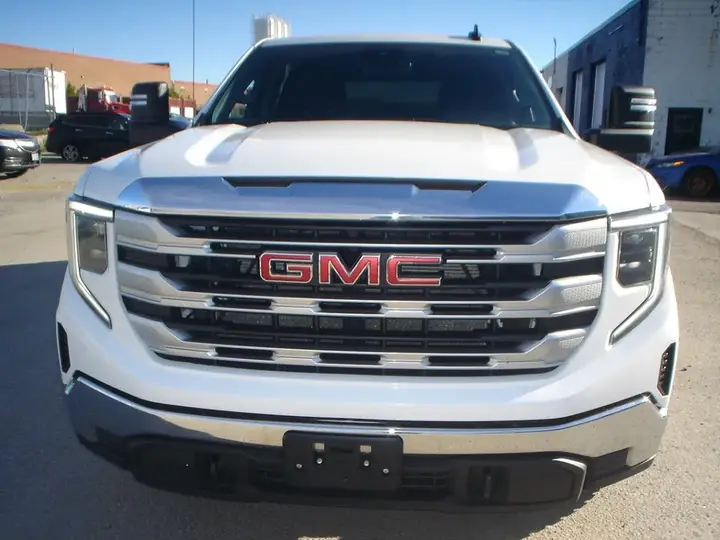 GMC Sierra 1500 2023 photo 2
