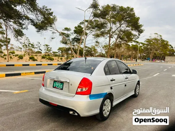 Hyundai Accent 2010 photo 2