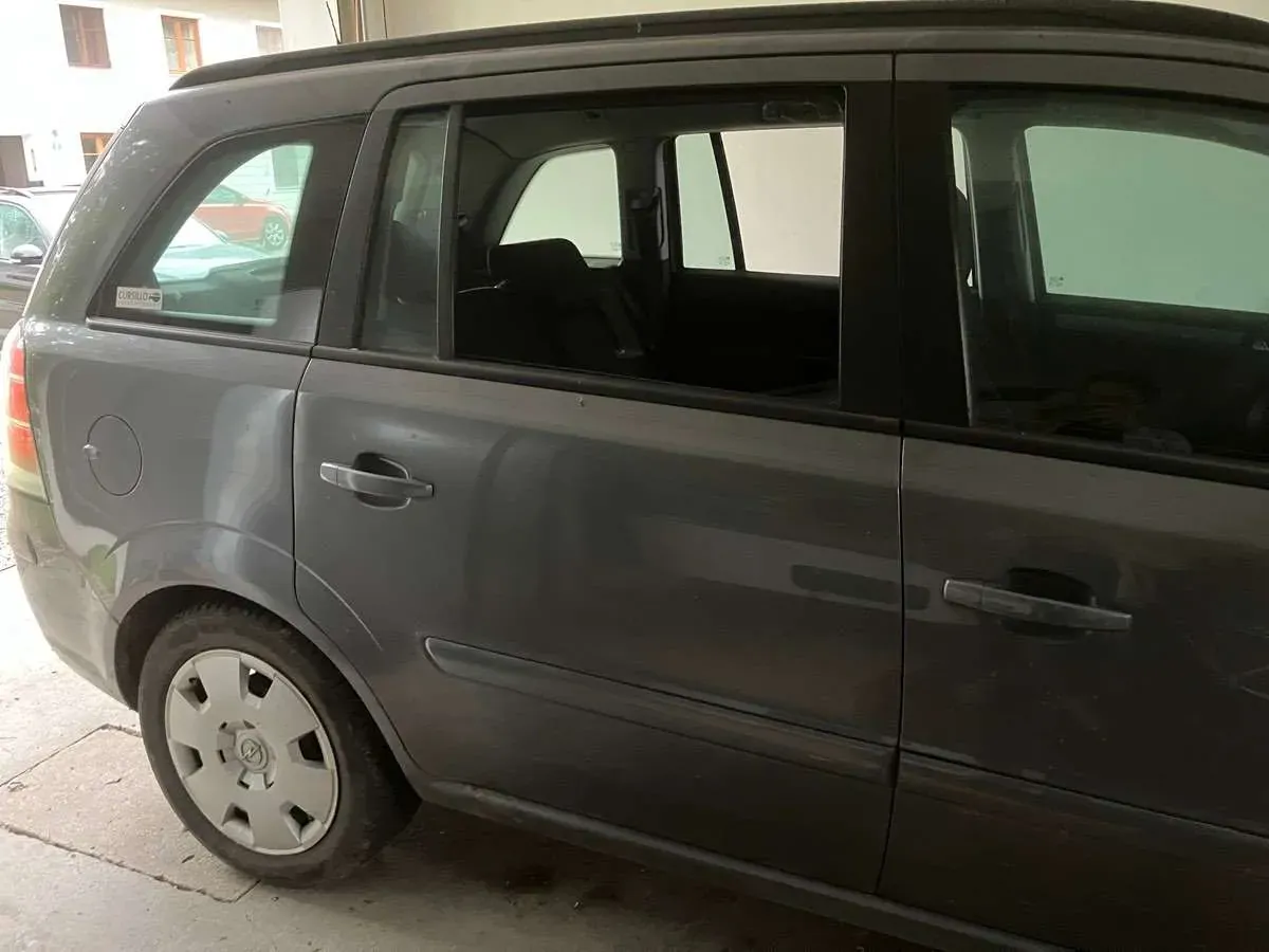 Opel Zafira 2006 photo 2
