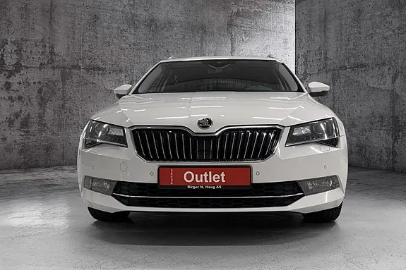 Skoda Superb 2016 photo 2