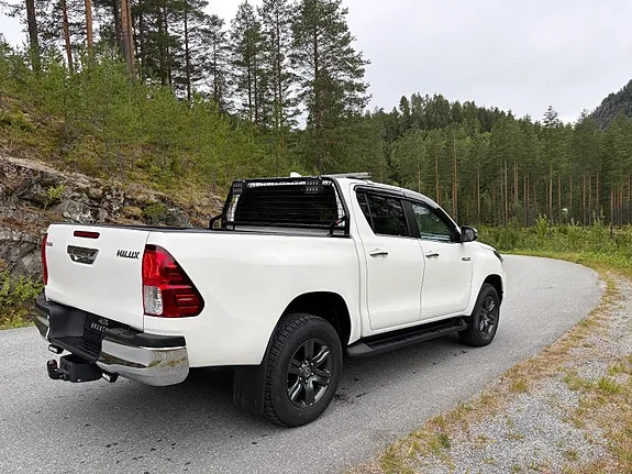 Toyota Hilux 2025 photo 4