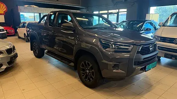 Toyota Hilux 2023 photo 2