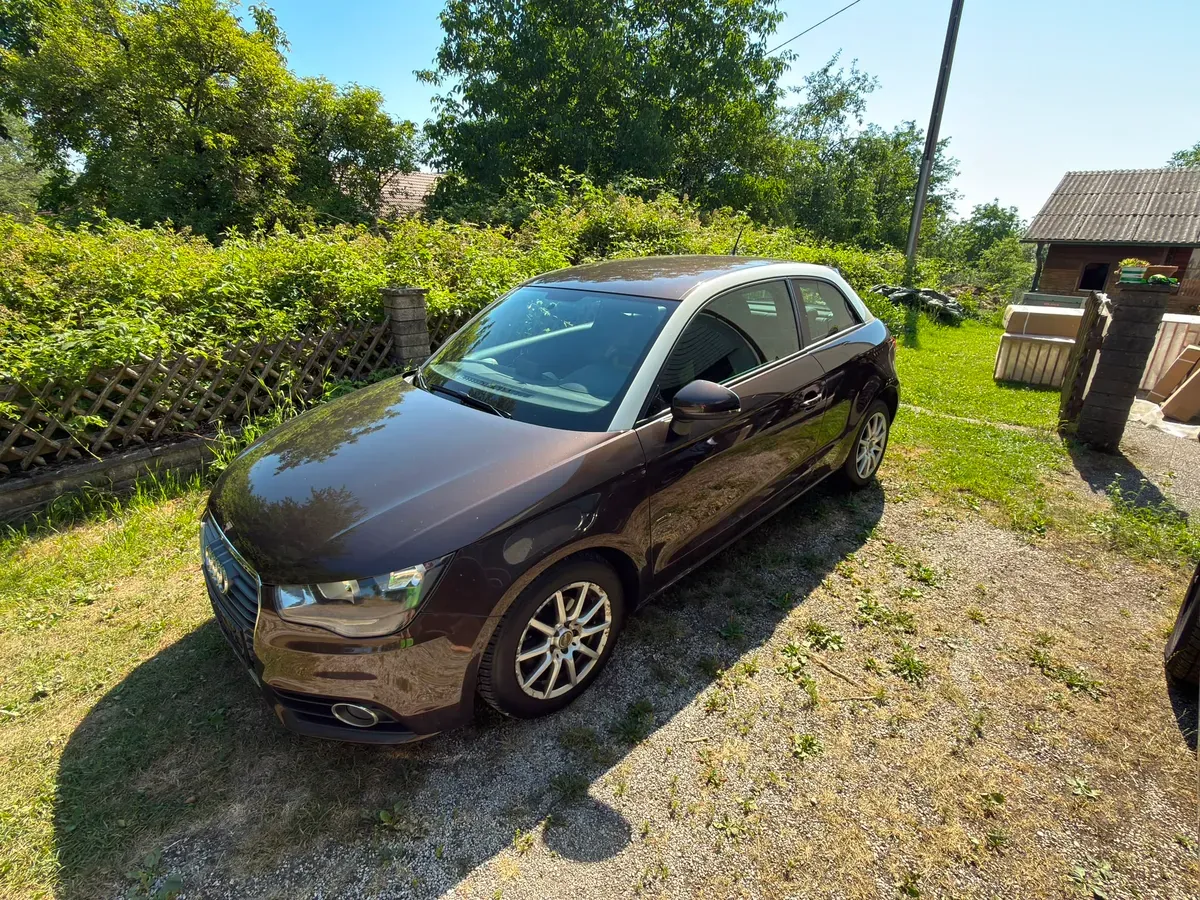Audi A1 2010 photo 2