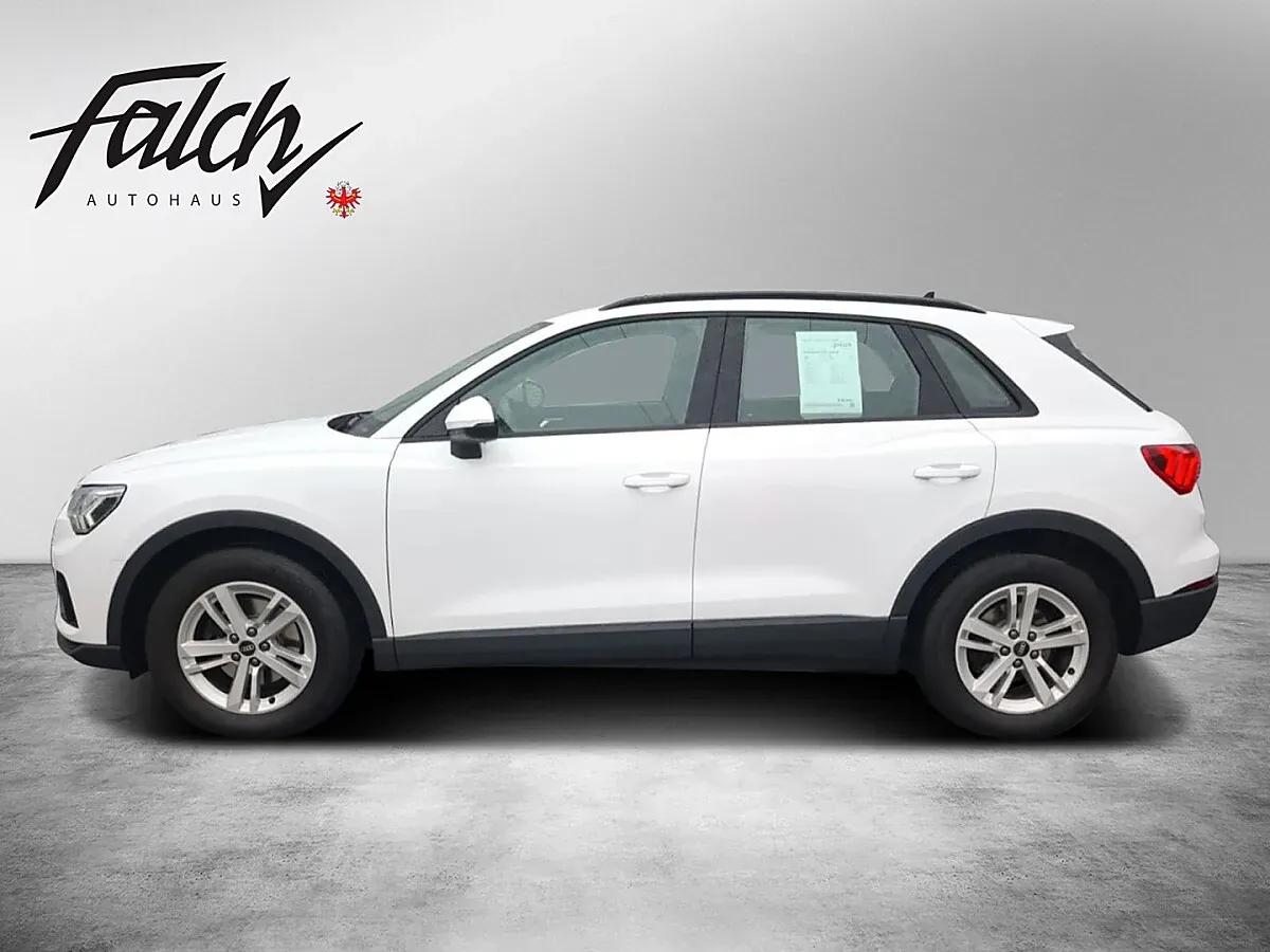 Audi Q3 2021 photo 2