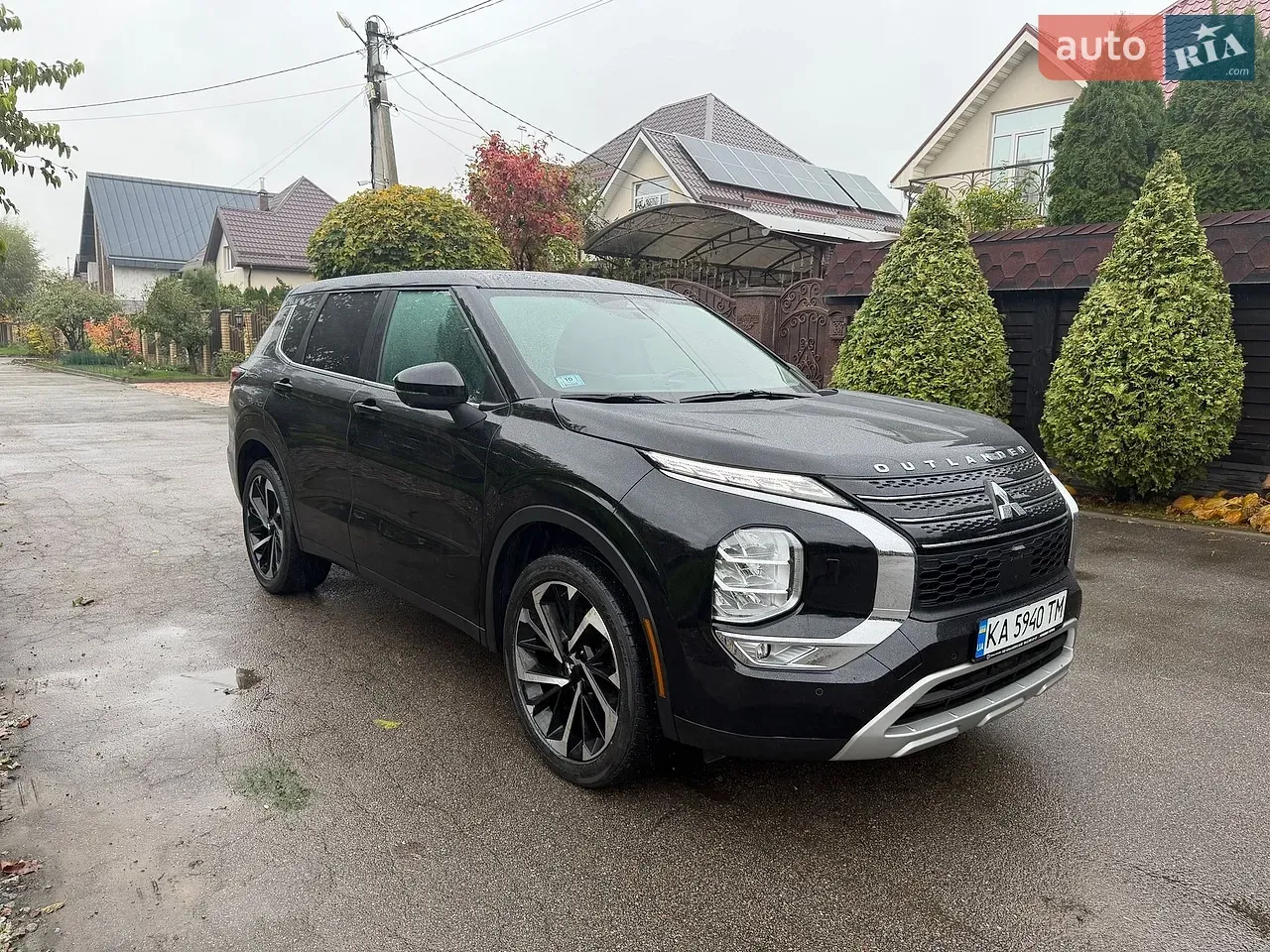 Mitsubishi Outlander 2022 photo 2