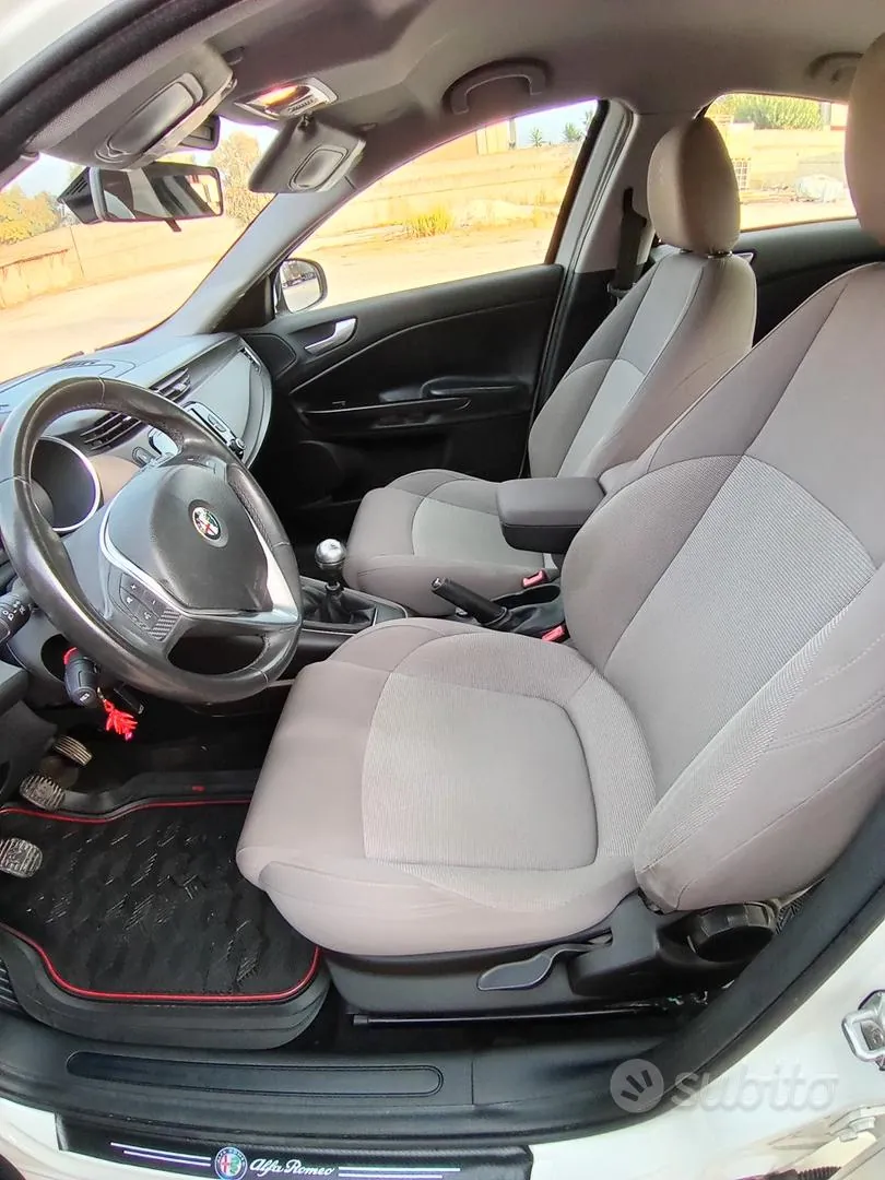 Alfa Romeo Giulietta 2014 photo 4