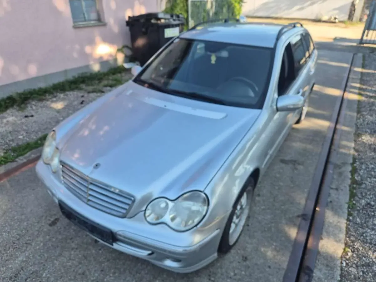 Mercedes-Benz C-Class 2007 photo 2