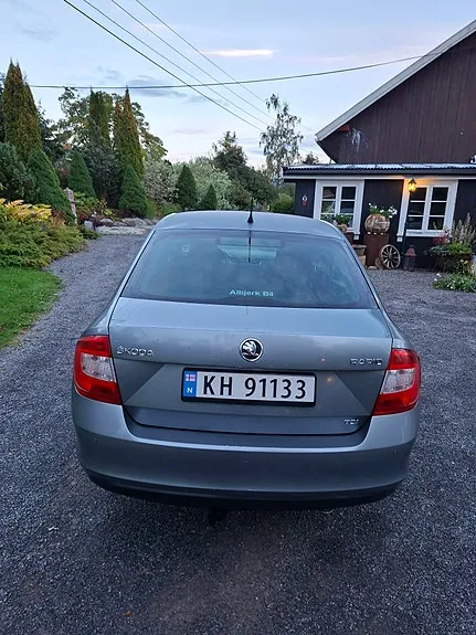 Skoda Rapid 2013 photo 2