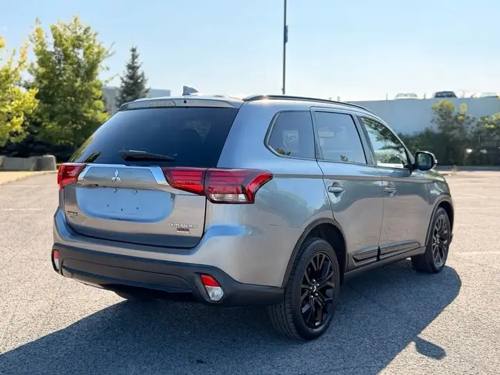Mitsubishi Outlander 2018 photo 3