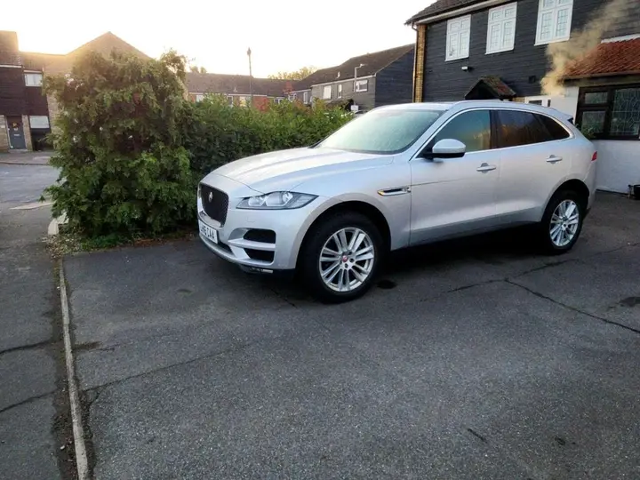 Jaguar F-Pace 2016 photo 2