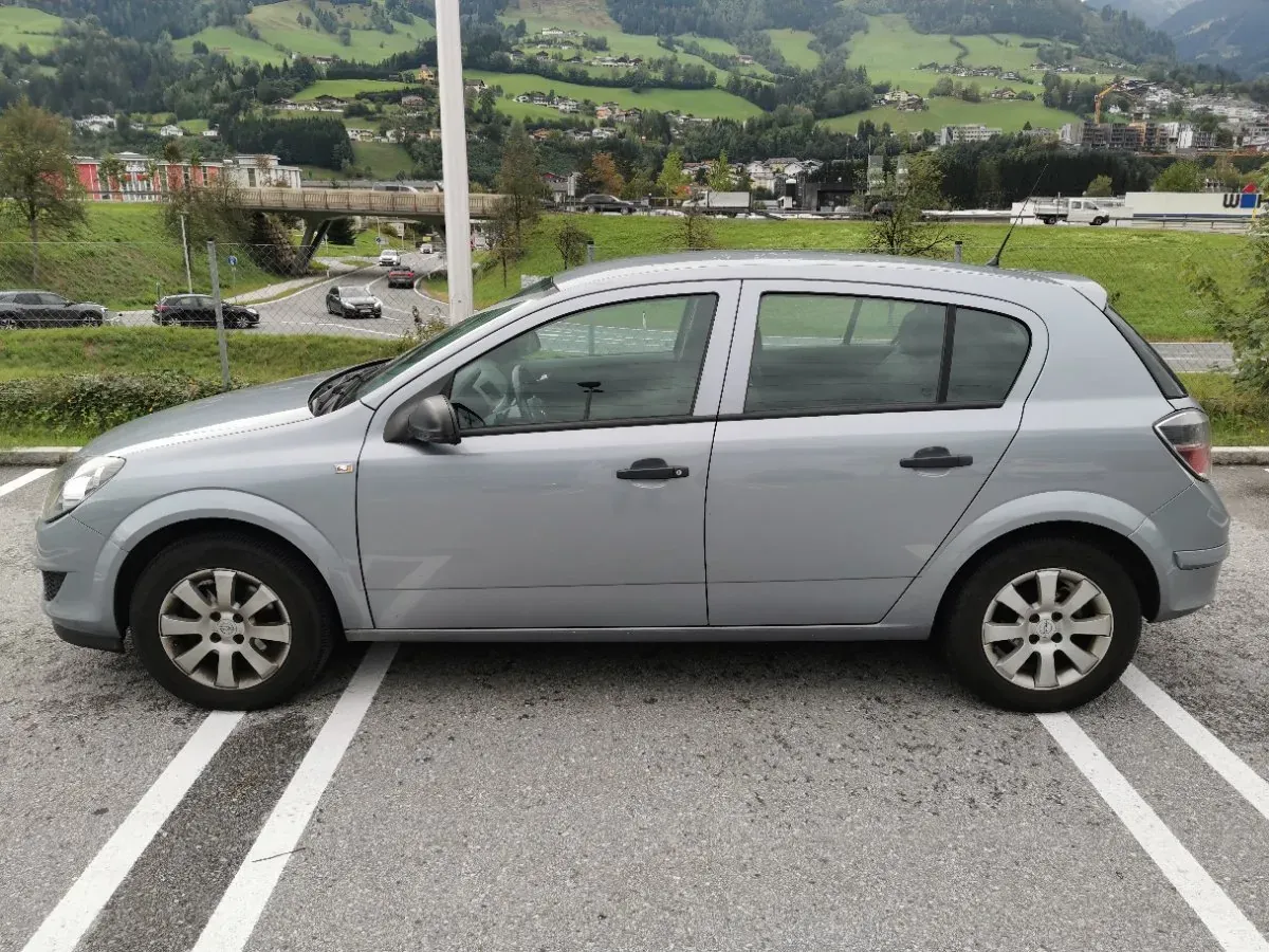 Opel Astra 2009 photo 3