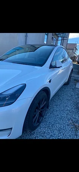 Tesla Model Y 2023 photo 3