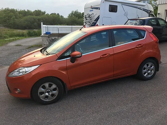 Ford Fiesta 2012 photo 2