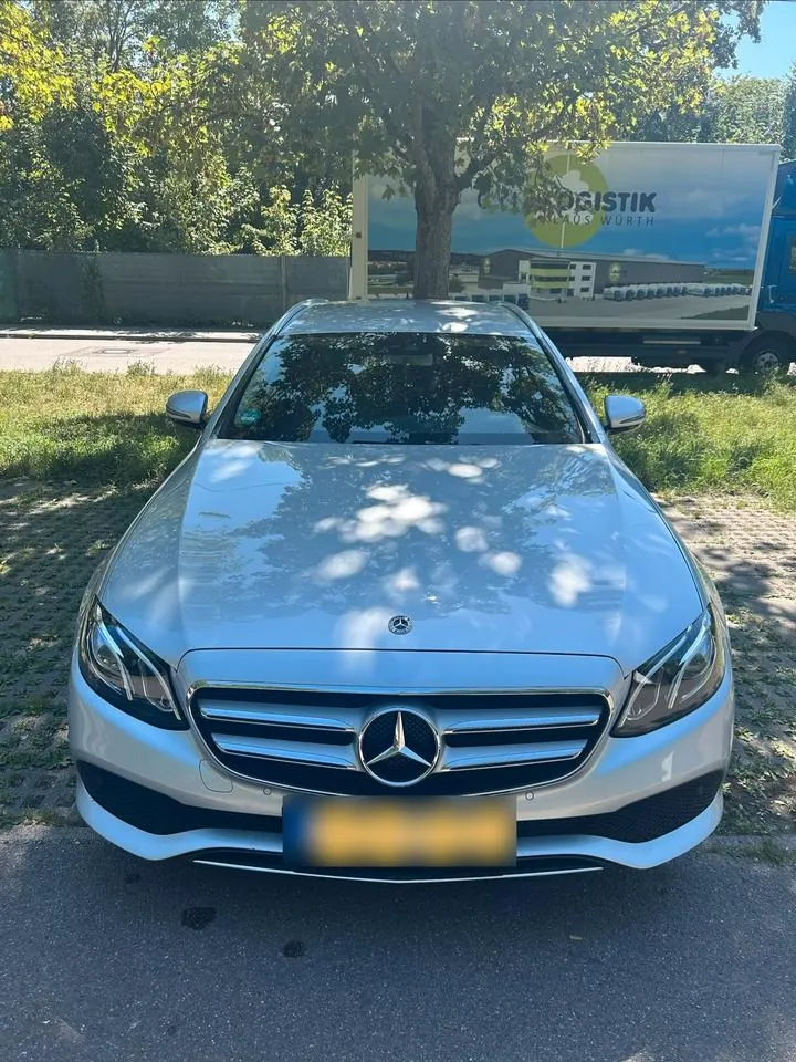 Mercedes-Benz E 220 D