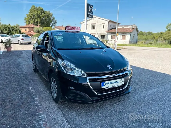 Peugeot 208 2019 photo 2