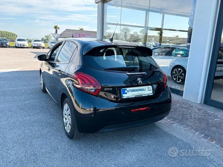 Peugeot 208 2019 photo 4
