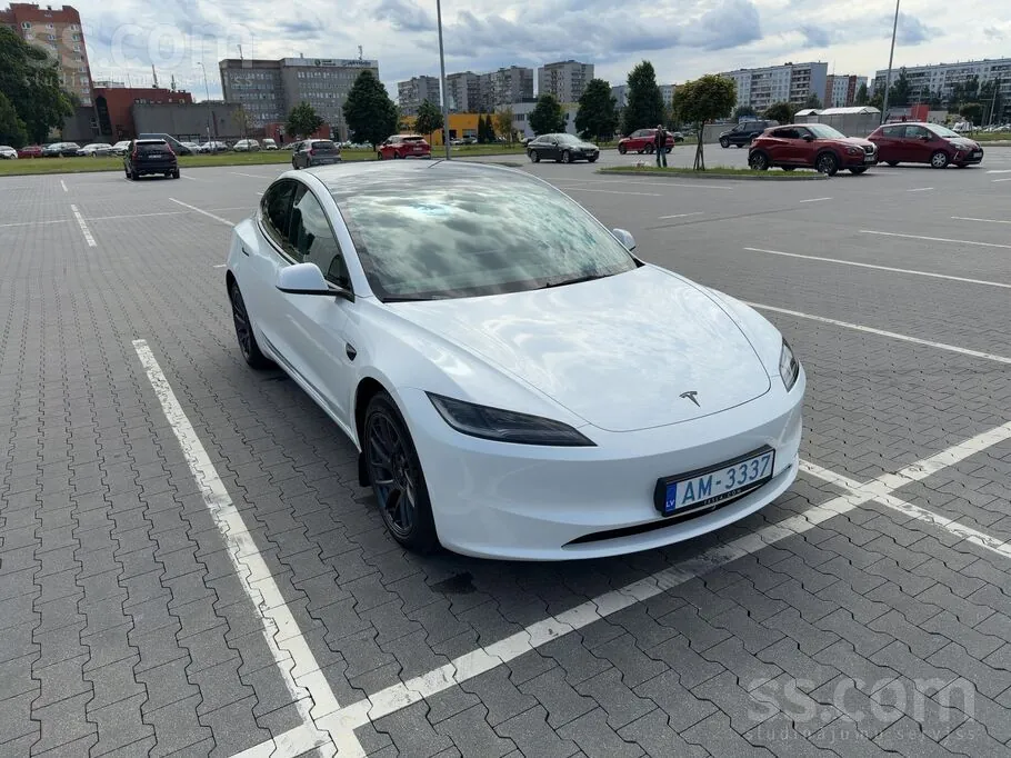 Tesla Model 3 2026 photo 2