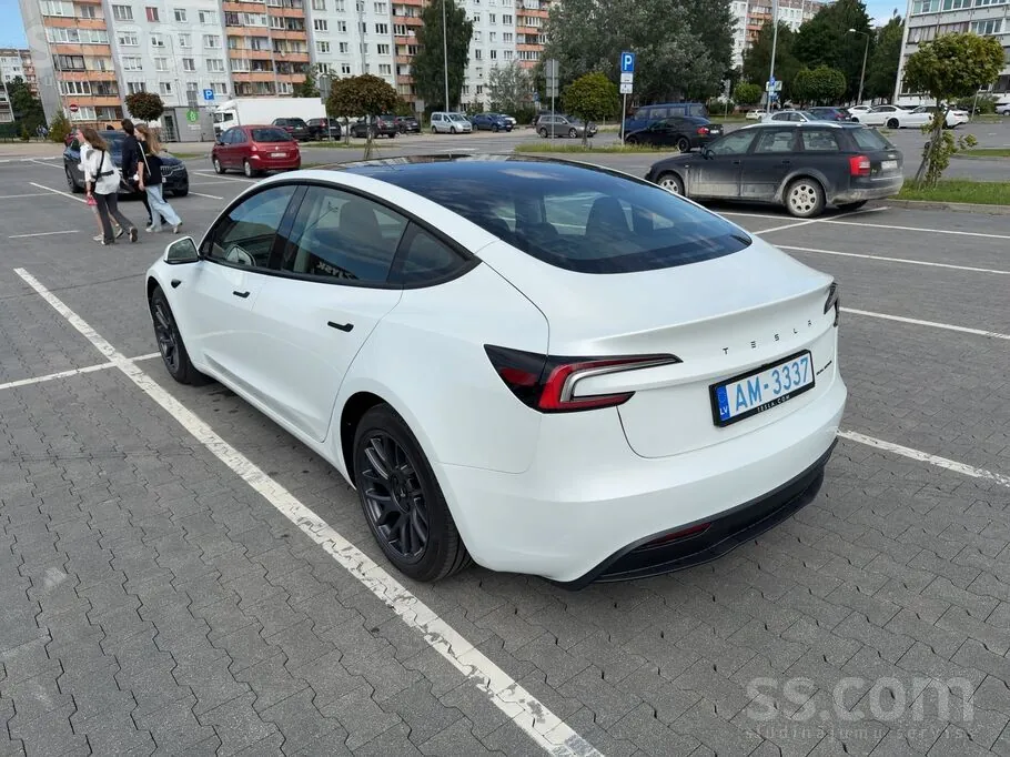 Tesla Model 3 2026 photo 3