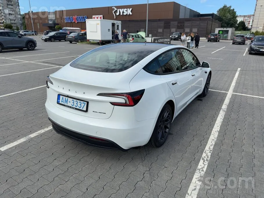 Tesla Model 3 2026 photo 4