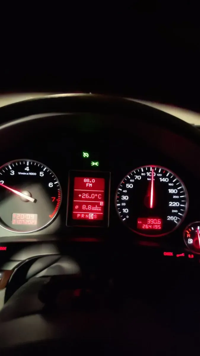 Audi A4 2003 photo 2