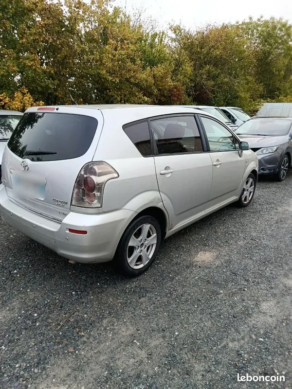 Toyota Corolla Verso 2006 photo 2