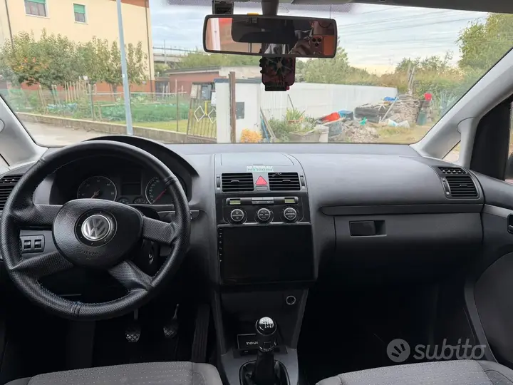 Volkswagen Touran 2006 photo 4