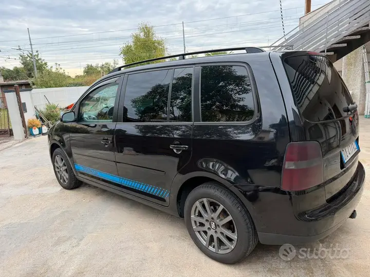 Volkswagen Touran 2006 photo 3