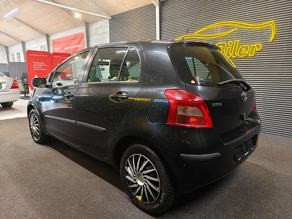 Toyota Yaris 2006 photo 3