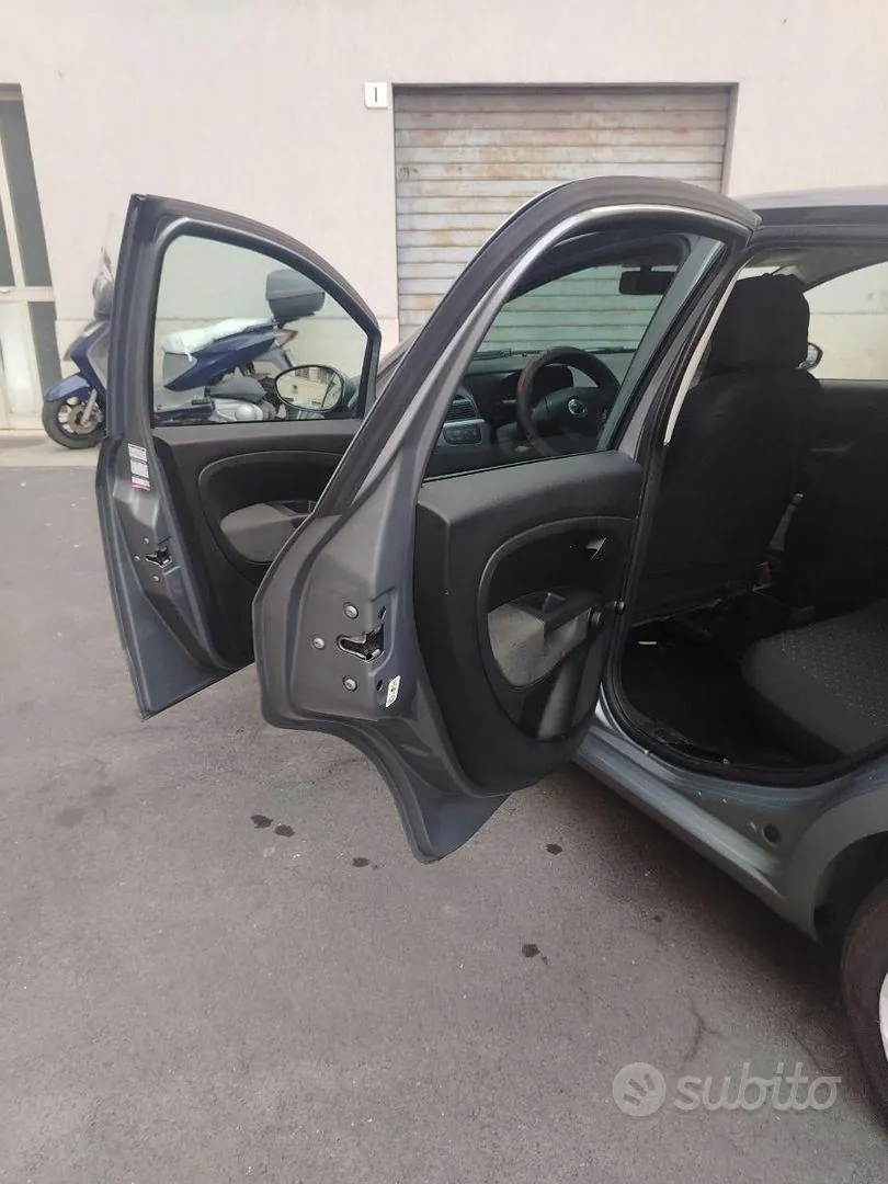 Fiat Grande Punto 2007 photo 2