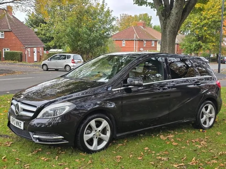 Mercedes-Benz B-Class 2013 photo 2