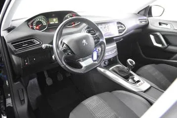 Peugeot 308 2020 photo 2