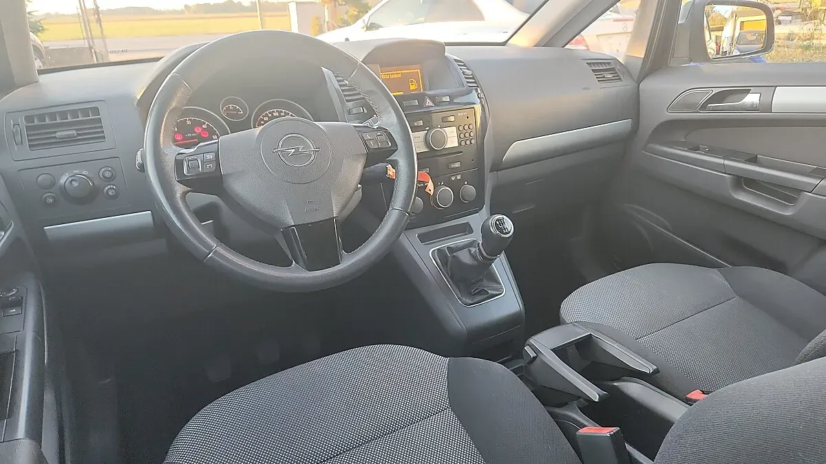 Opel Zafira 2011 photo 3