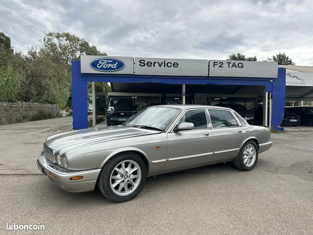 Jaguar Xj8