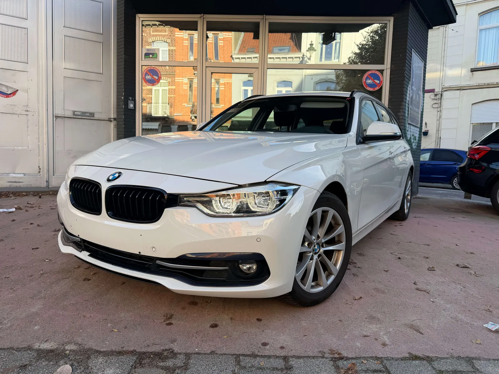 BMW 318I 2019 photo 2
