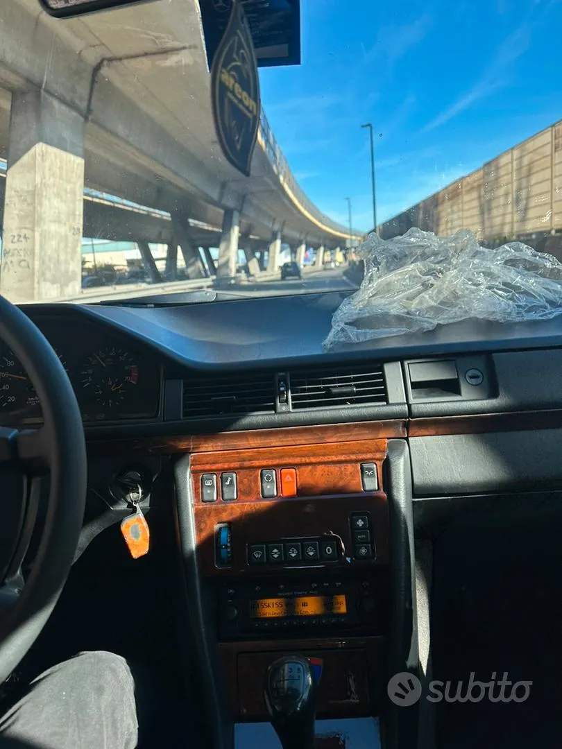 Mercedes-Benz E-Class 1991 photo 2