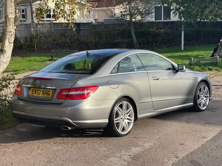 Mercedes-Benz E-Class 2012 photo 4