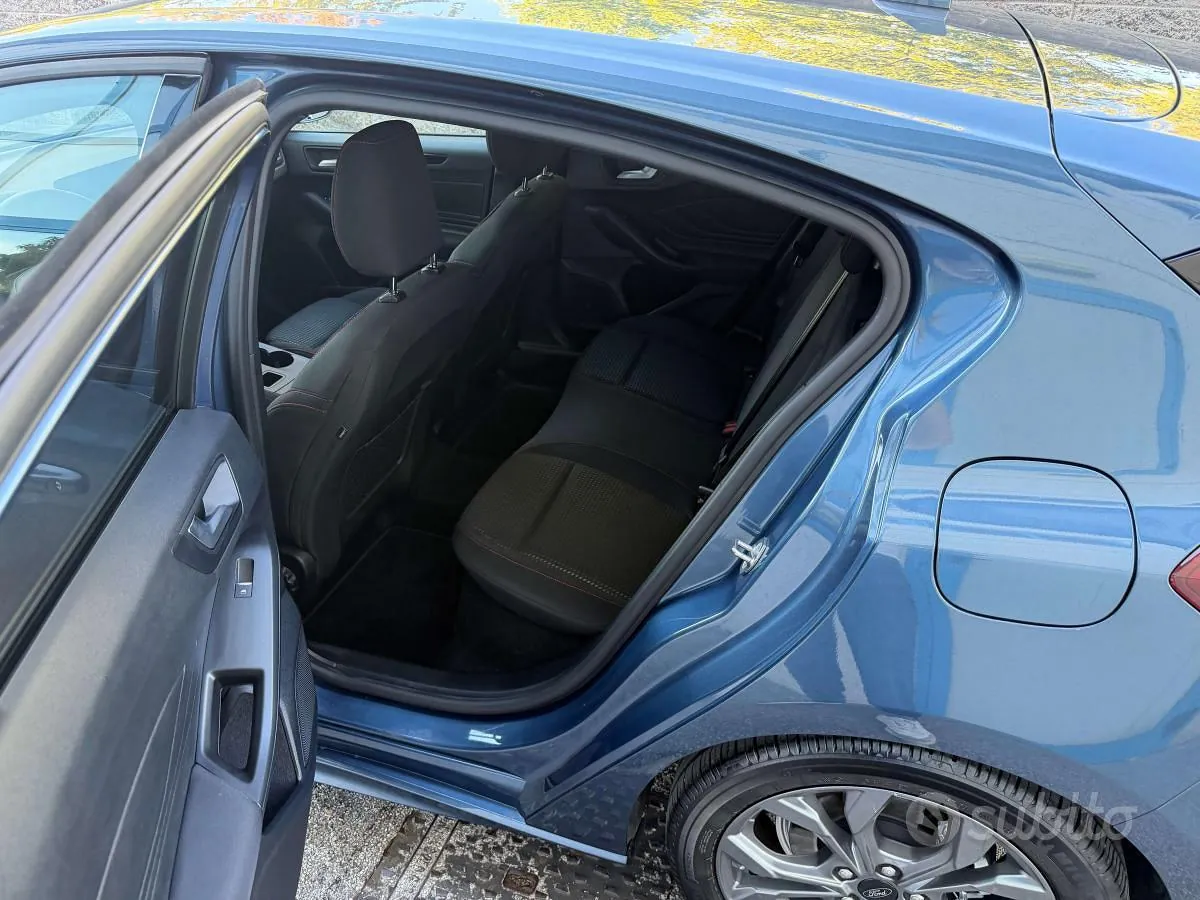 Ford Focus 2023 photo 4