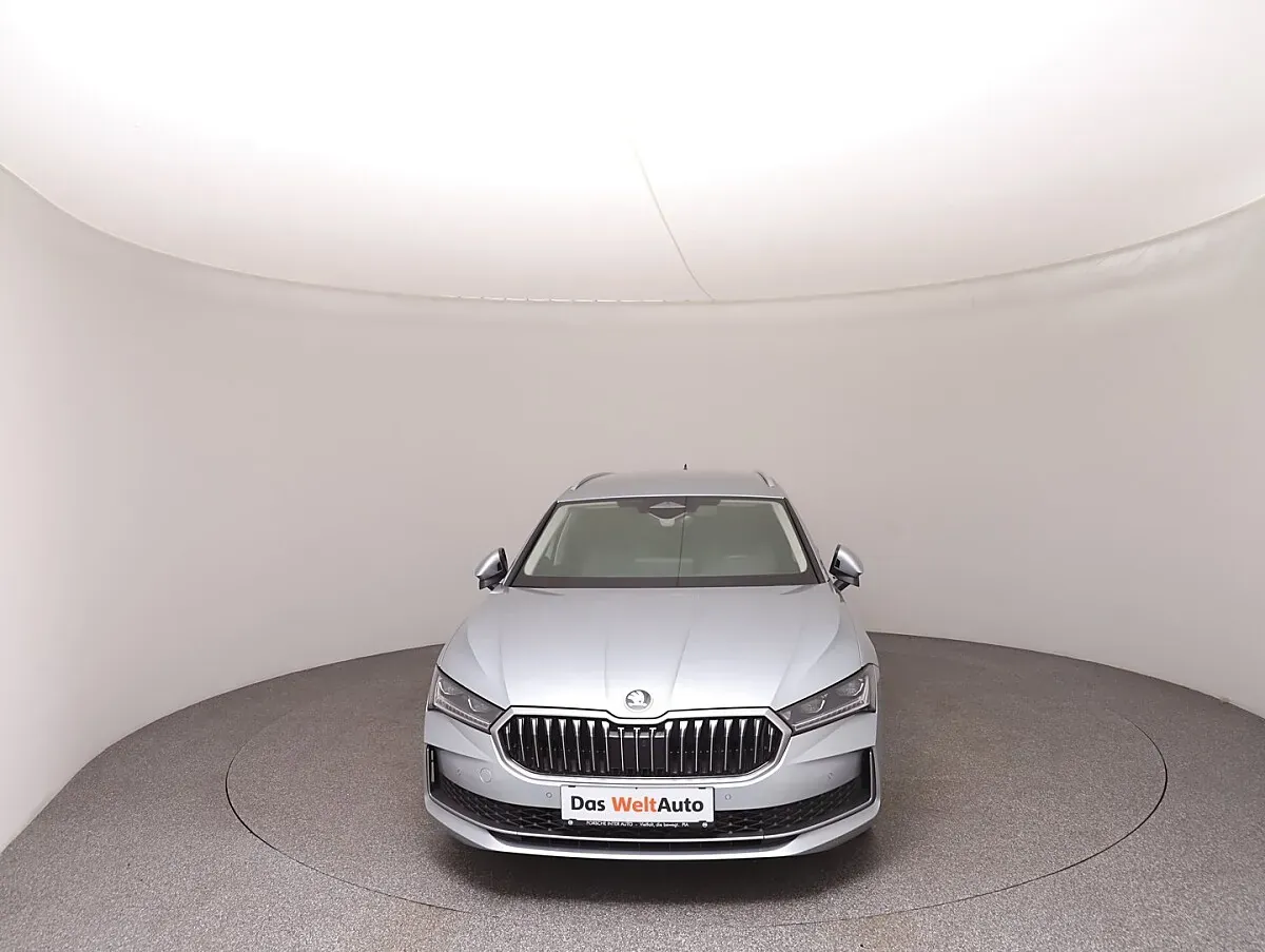 Skoda Superb 2025 photo 2