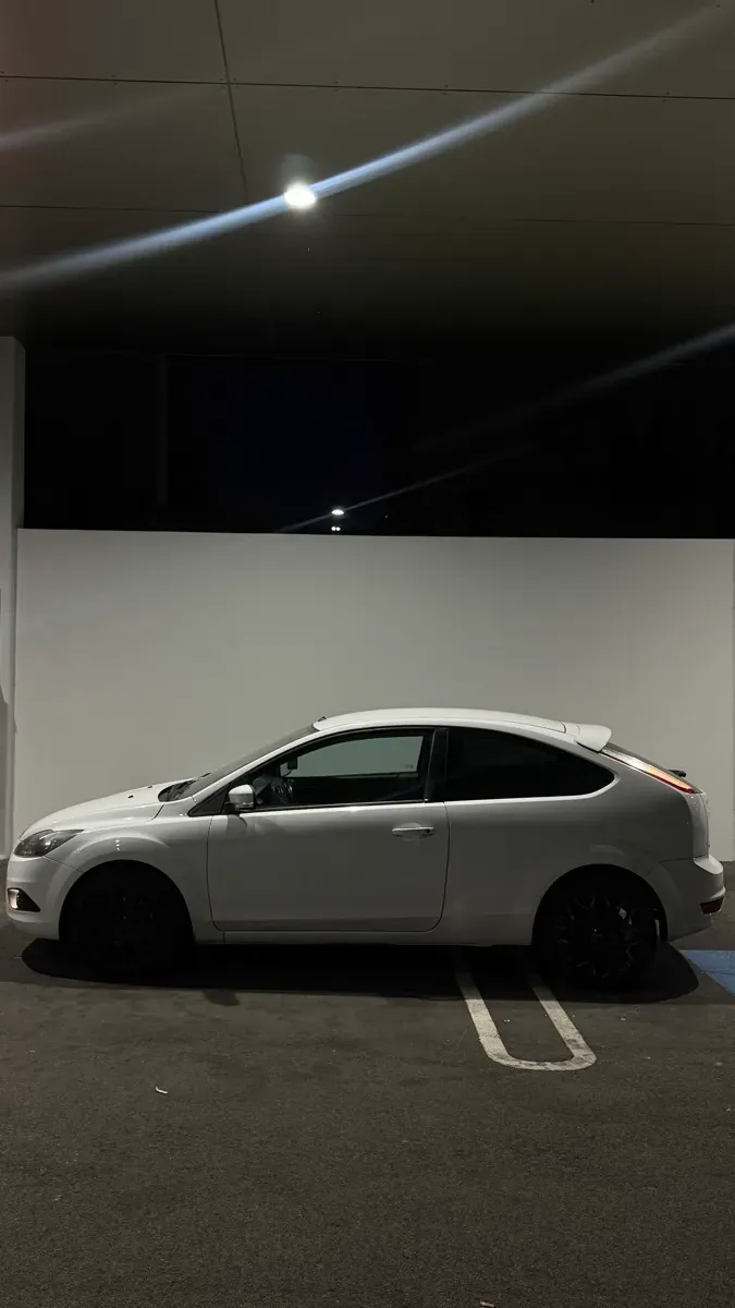 Ford Focus 2009 photo 2