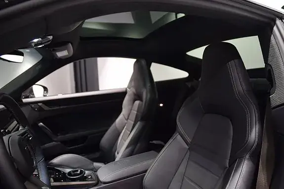 Porsche 911 Turbo S 2027 photo 5