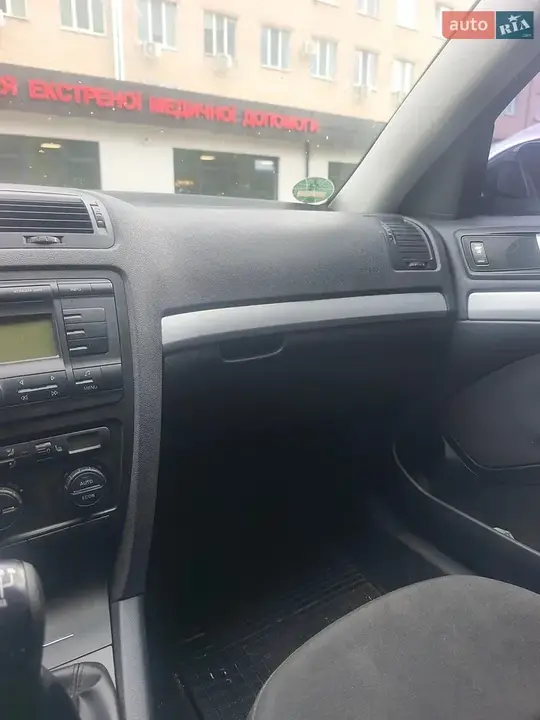 Skoda Octavia 2006 photo 2