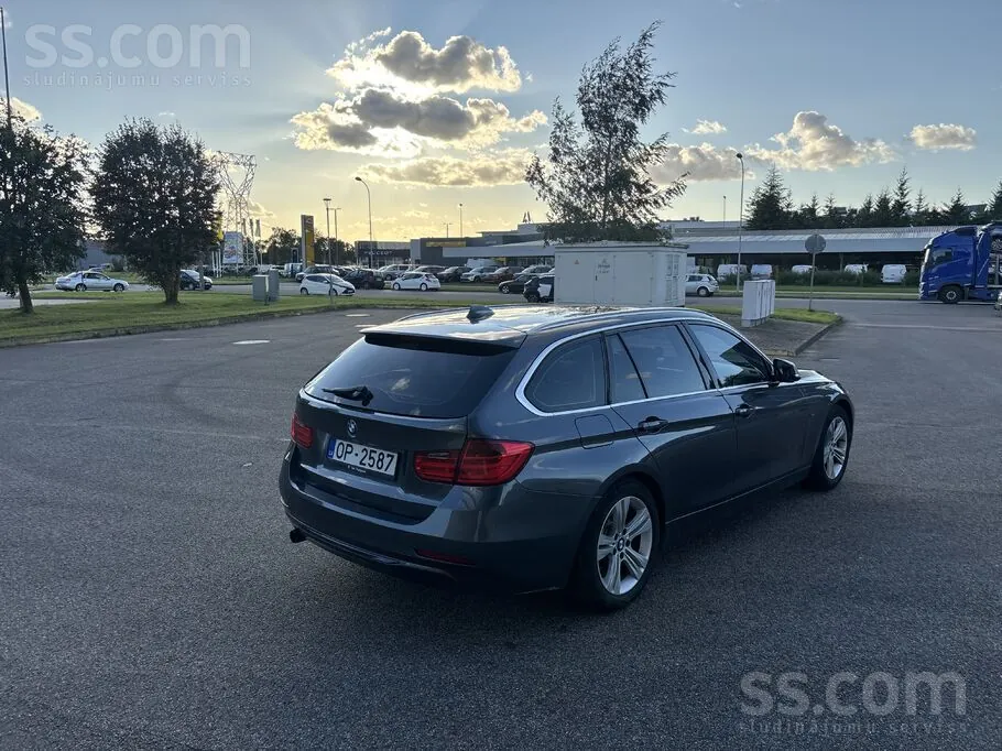 BMW 320D Touring 2013 photo 4