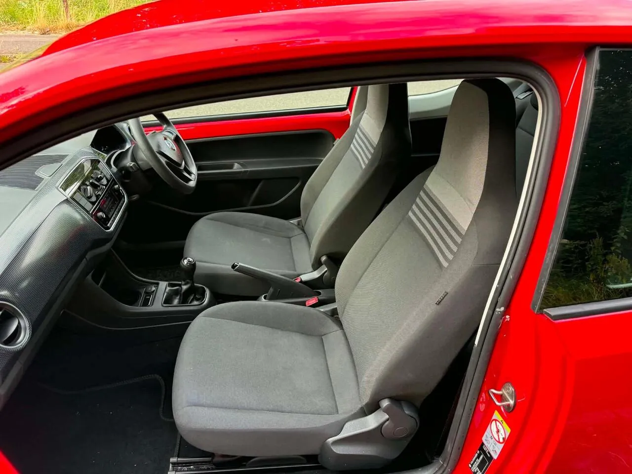 Volkswagen Up 2017 photo 2