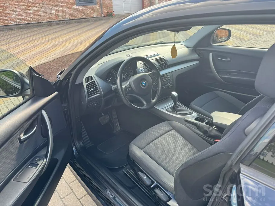 BMW 118I 2010 photo 4