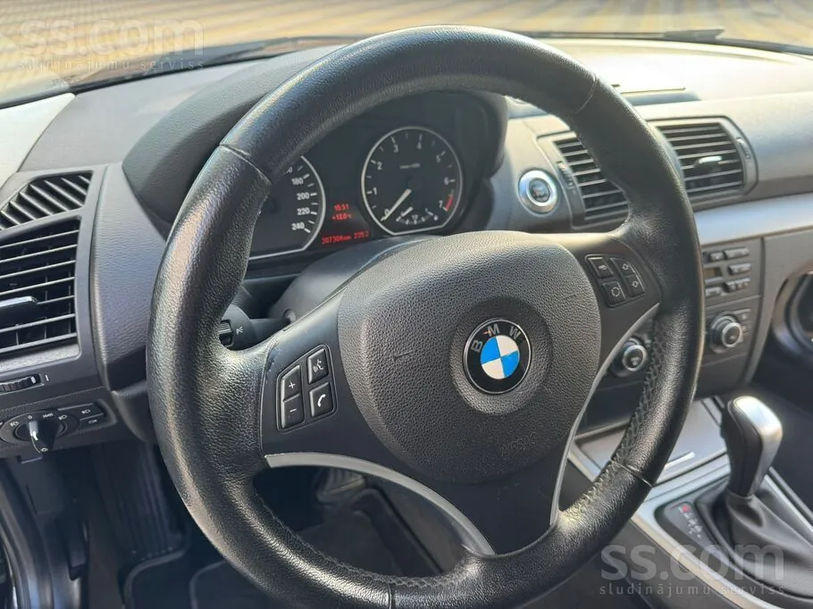 BMW 118I 2010 photo 3