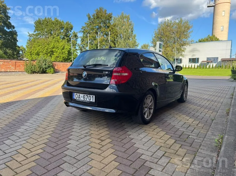 BMW 118I 2010 photo 2