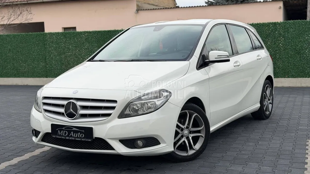Mercedes-Benz B 180 2013 photo 2