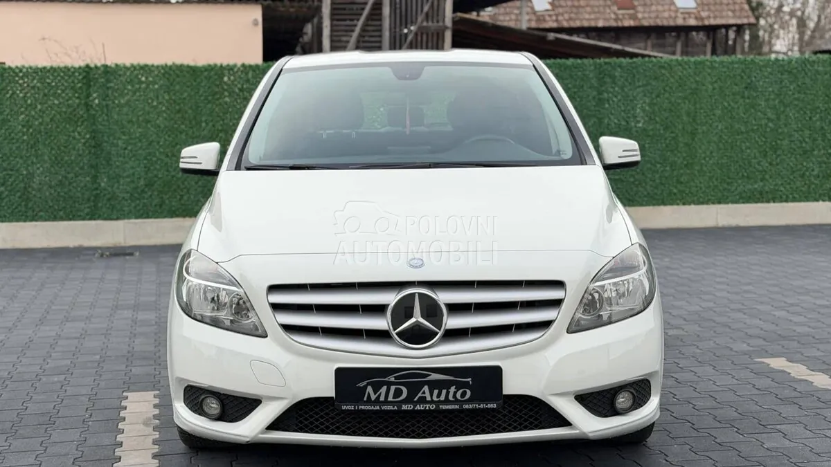 Mercedes-Benz B 180 2013 photo 4