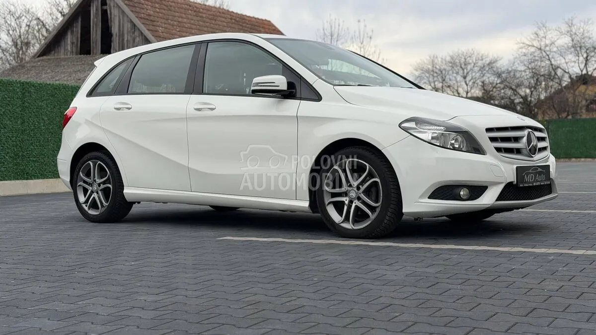 Mercedes-Benz B 180